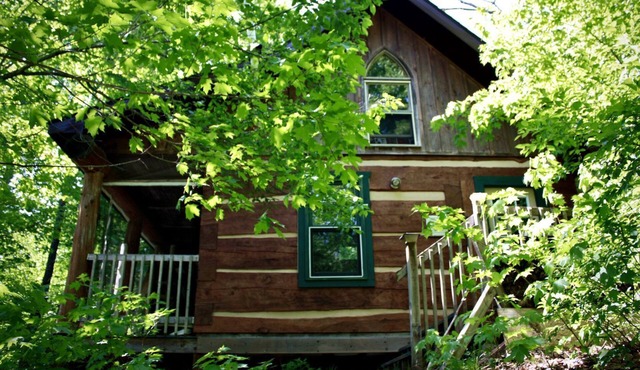 Secluded Cabin in the Forest and Near Lakes Perfect for Glamping in Ontario