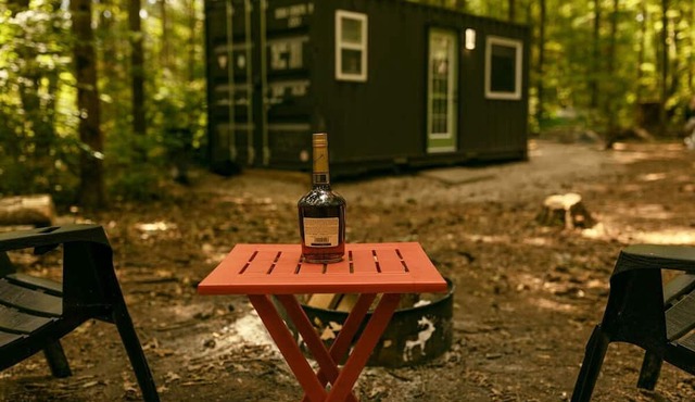 Secluded Cozy All-Season Semi Off-Grid Tiny Home Agritourism Farmstay with Private Nordic Spa Experience Near Simcoe, Norfolk County, Ontario