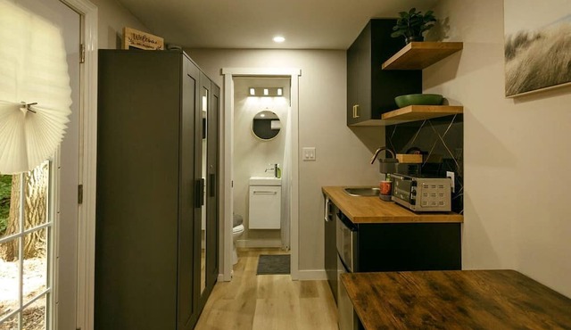 Secluded Cozy All-Season Semi Off-Grid Tiny Home Agritourism Farmstay with Private Nordic Spa Experience Near Simcoe, Norfolk County, Ontario