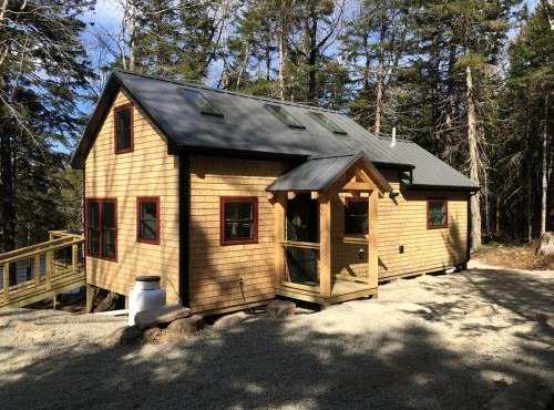 Secluded, Dog-Friendly Lakefront Cabin on Pristine Lake, Maine, for Wonderfully Romantic Getaways to Nature