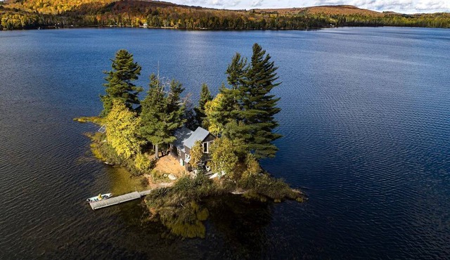 Secluded Rental Perfect for a Romantic Getaway in Algonquin Park, Ontario