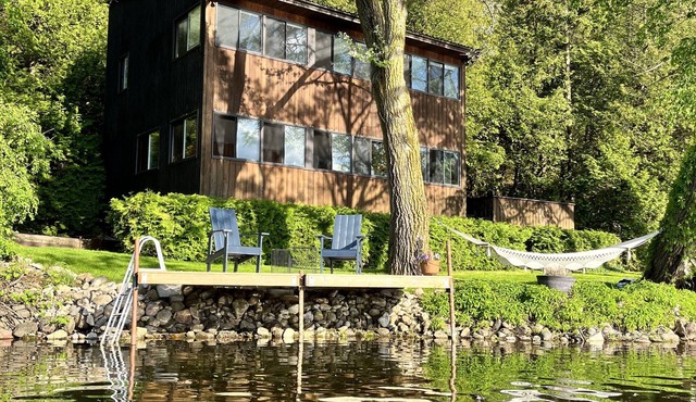 Secluded Retreat - 1.5 hours from Toronto, with 300ft of private waterfront!