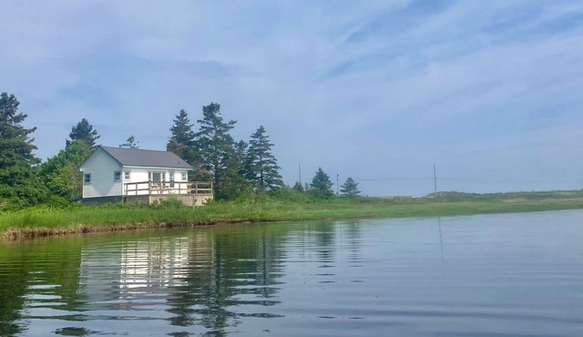 Secluded Waterfront Cottage with Kayaks