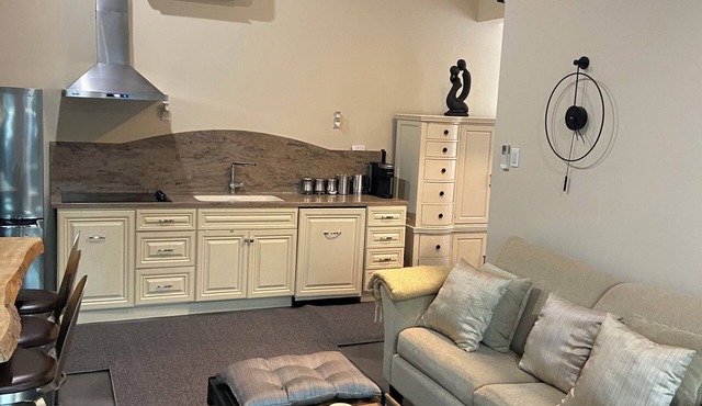 Self-contained guest house in a picturesque town between London and Stratord ON