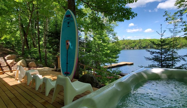 SERENE & BEAUTIFUL MUSKOKA RETREAT with BEACH, HOT TUB & BARREL SAUNA!
