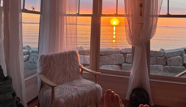 Serene Quintessential Maine 3-bedroom beach house with AC in beautiful Saco