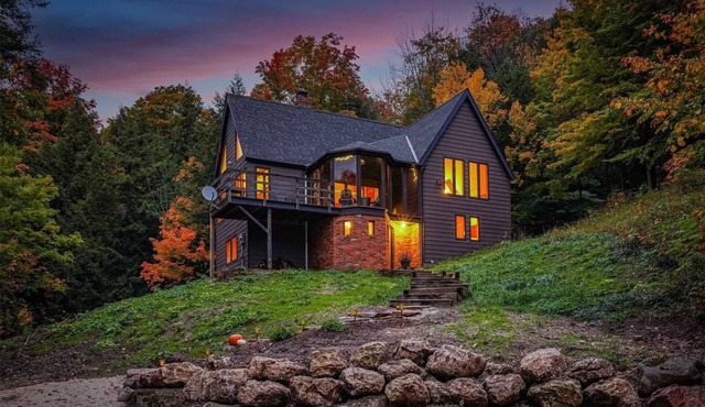 Serene & Spacious Home in Creemore Countryside