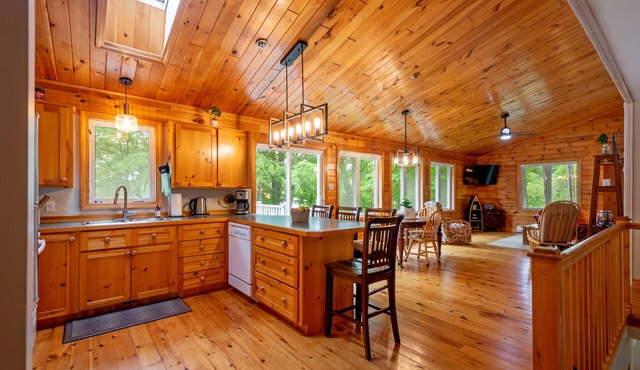Serene Waterfront Getaway - Paddle Board Canoe