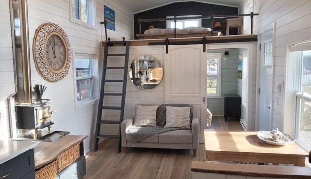 Serenity Tiny House Cottage in Chester