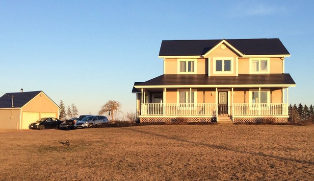 Seven Mile Bay private country home, access to quiet beach.