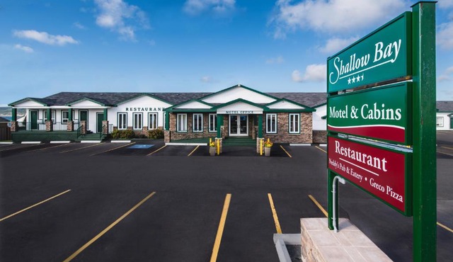 Shallow Bay Motel & Cabins Conference Centre