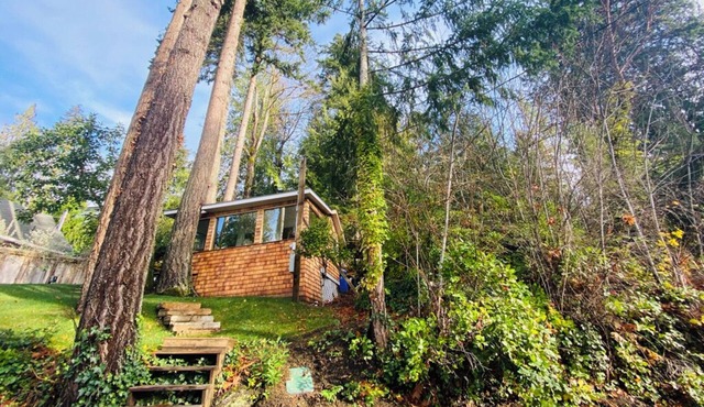Shawnigan Lake Cabin w/ Sauna