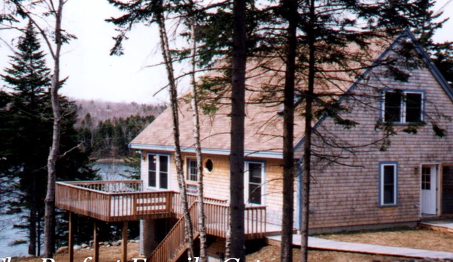Shepherd's Cove - 5 Acre Beautiful Ocean-front Family Compound In Mid-coast Main in Friendship