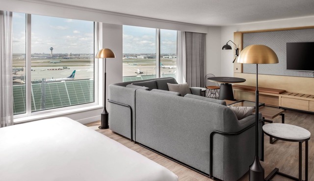 Sheraton Gateway Hotel In Toronto International Airport