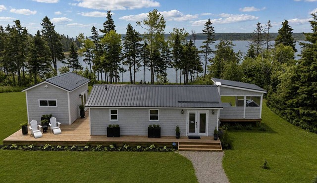 Shoreline Vista/Brand New Oceanfront Retreat/Scenic 3-Acre Escape