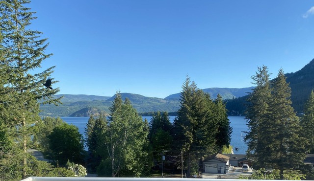 Shuswap Lake Escape
