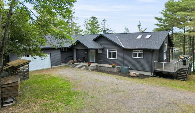 Silver Lake, Muskoka. 400 ft lake frontage. Near Gravenhurst, Dogs allowed