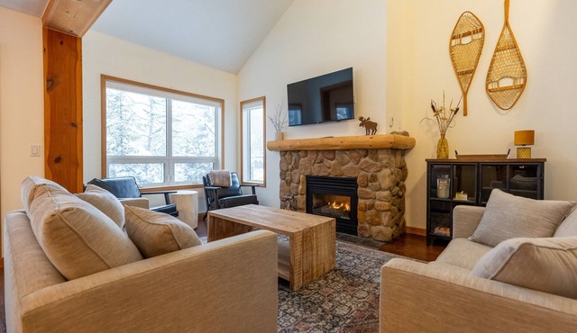Ski In l Private Hot Tub l Dog Friendly