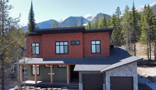 Ski In Mountain Retreat with Hot Tub
