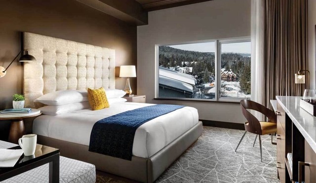 Ski-in, Ski-out Splendor: Onsite Parking. Close to Silverlode Chair!