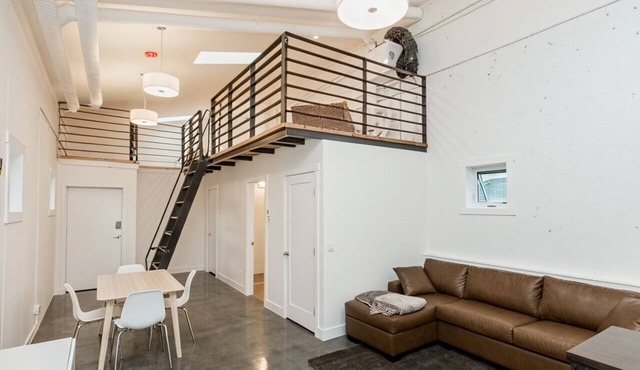 Skyline Penthouse |BBQ, Sleeps 8|