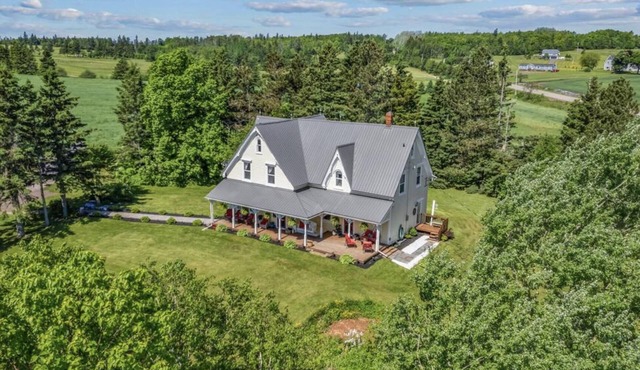 Sleeps 13, Restored Farmhouse at Red Sands Golf Course