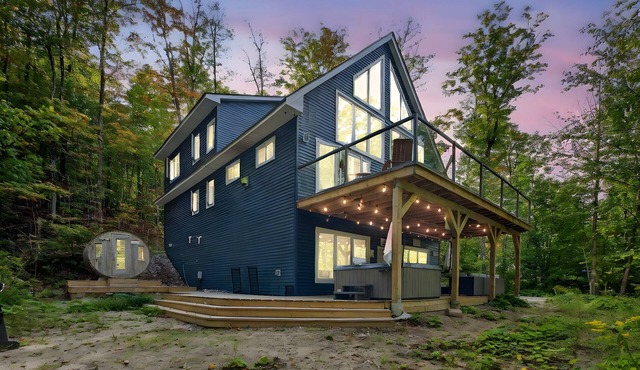 Sleeps-8, Hot Tub, Sauna, EV Charger