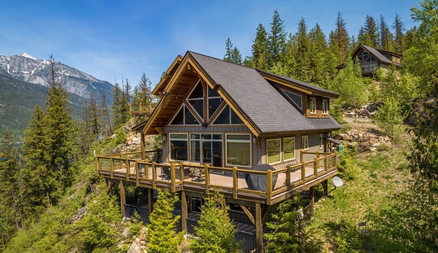 Slocan Lake Chalet! Fabulous views…Magical Experience!