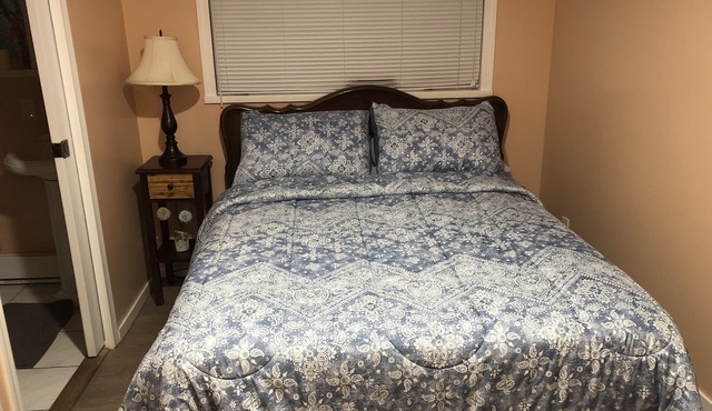 Small room with double bed, separate entrance, Wash Room/n Kitchenette-No 2