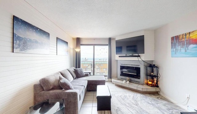 Snow Ghost Inn 220 by Okanagan Premier