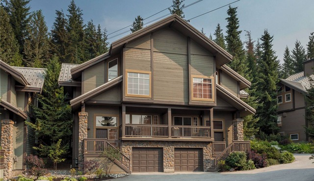 Snowy Creek Unit #17- Ski In Ski Out Access, Private Soaker Tub, Walk to Village