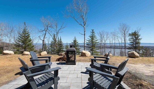Solstice 203: River Views, Terrace & Hot Tub
