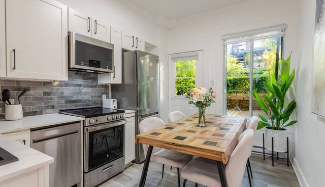 Sophisticated 3BR with Outdoor Retreat