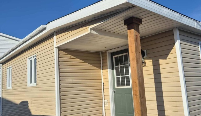 Soul Tides A cozy, ocean view home! Close to amenities. 8 minutes from ferry.