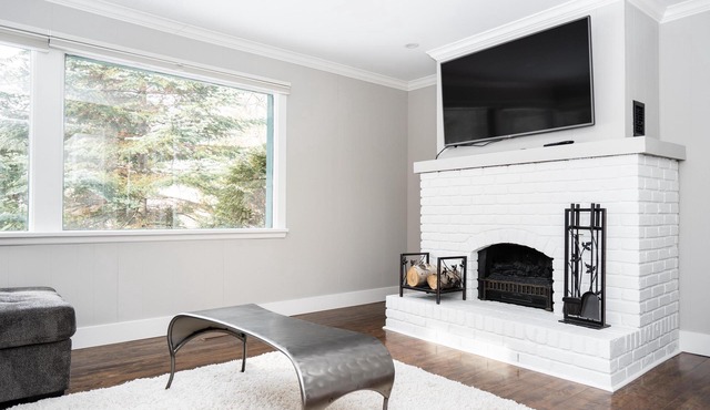 South Wpg Wildwood Park+ Entire 2BR 1.5BATH(52)