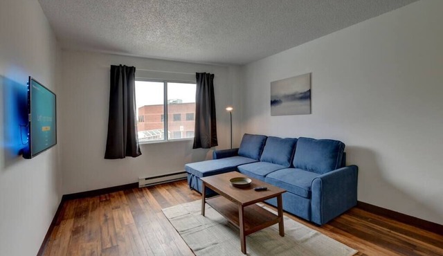 Spacious 1 bedroom, with balcony, Laval, all incl
