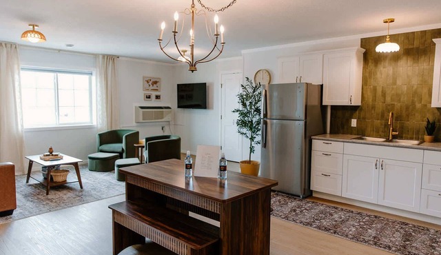 Spacious 1BR Loft in La Crete - Full Kitchen