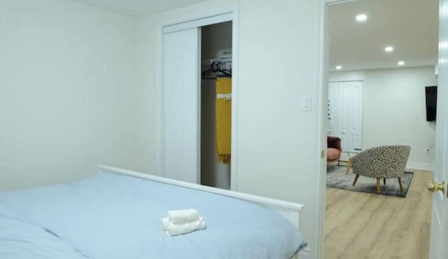 Spacious 2-Bed-Room near Yonge & Major Mackenzie