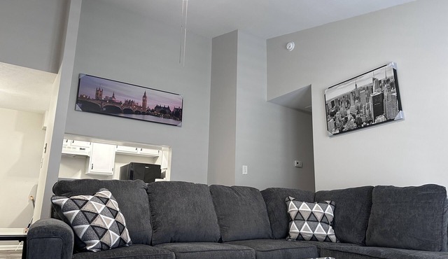 Spacious 2 bedroom with balcony in Richmond