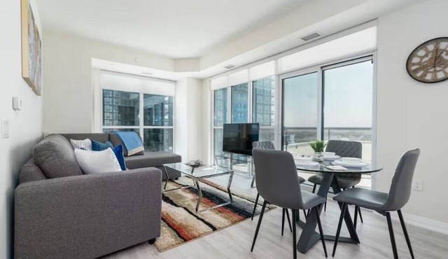 Spacious 2BR Harbourfront Stay in Downtown Toronto