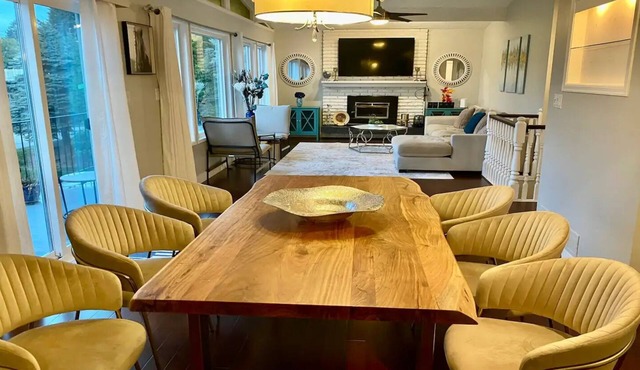 Spacious 2nd Floor Suite at Surrey Bolivar Heights