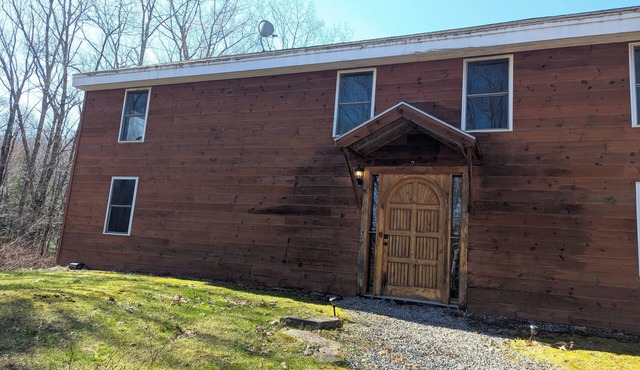 Spacious 3 bedroom home in a quiet, woodsy, setting in gorgeous Boothbay, Maine