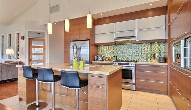 Spacious 3 bedrooms apartment, river view!
