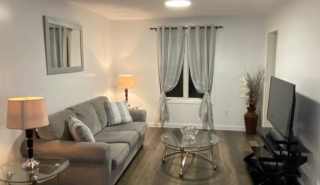 Spacious 3 BR House Near White Oaks Mall/Victoria Hospital W Free Parking