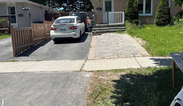 Spacious 3 BR main floor with back yard and free parking