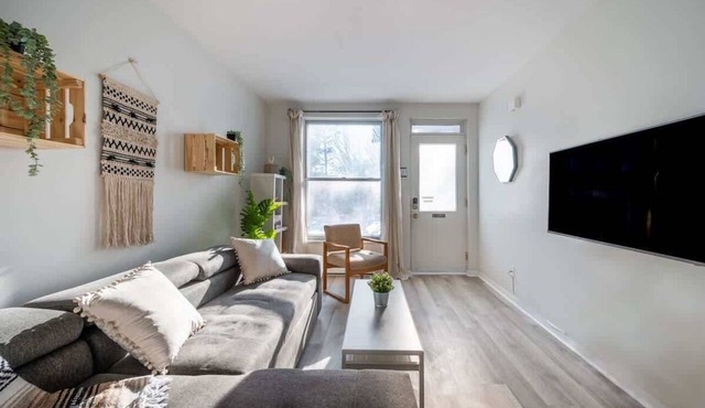 Spacious 3BR Apt with Free Parking