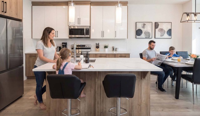Spacious 3BR Duplex Near Downtown, By Stampede FREE Banff Pass Netflix