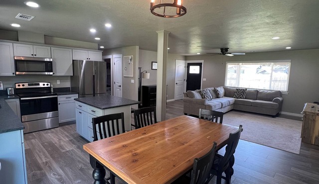 Spacious 4 bedroom 2 bath house across from the Rogue River with big fenced yard in Grants Pass