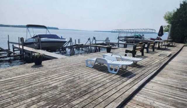 Spacious 4 season cottage by Balsam Lake