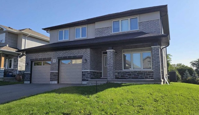 Spacious 5-bedroom house with AC, WiFi in brilliant Quinte West